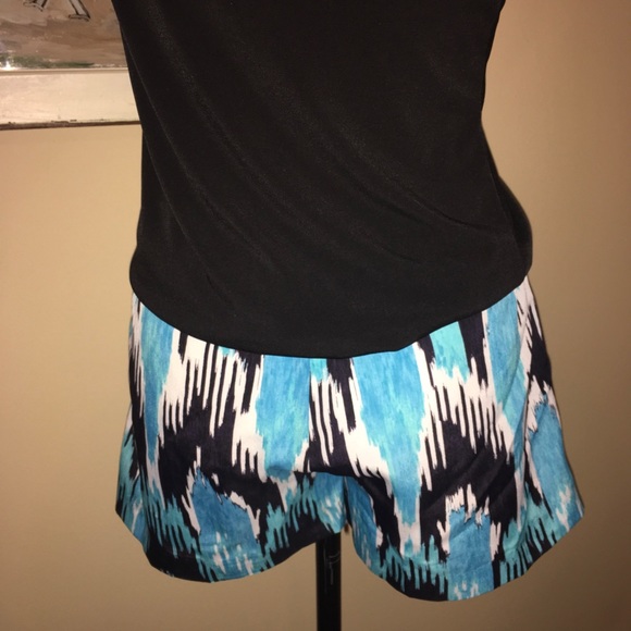💚 $20 MARKDOWN MICHAEL KORS shorts with pockets - Picture 3 of 6